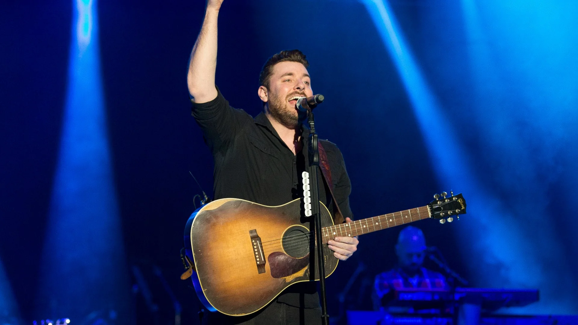 Backstage Secrets Chris Young Shares the Stories B 20251022 151915