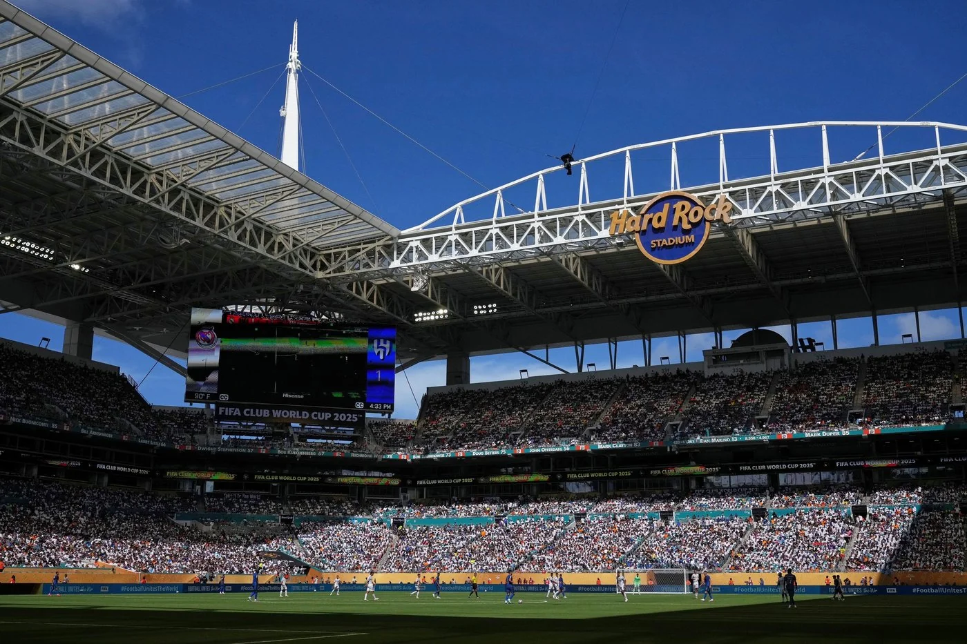 Barca game paused in protest against Miami game 20251021 195646