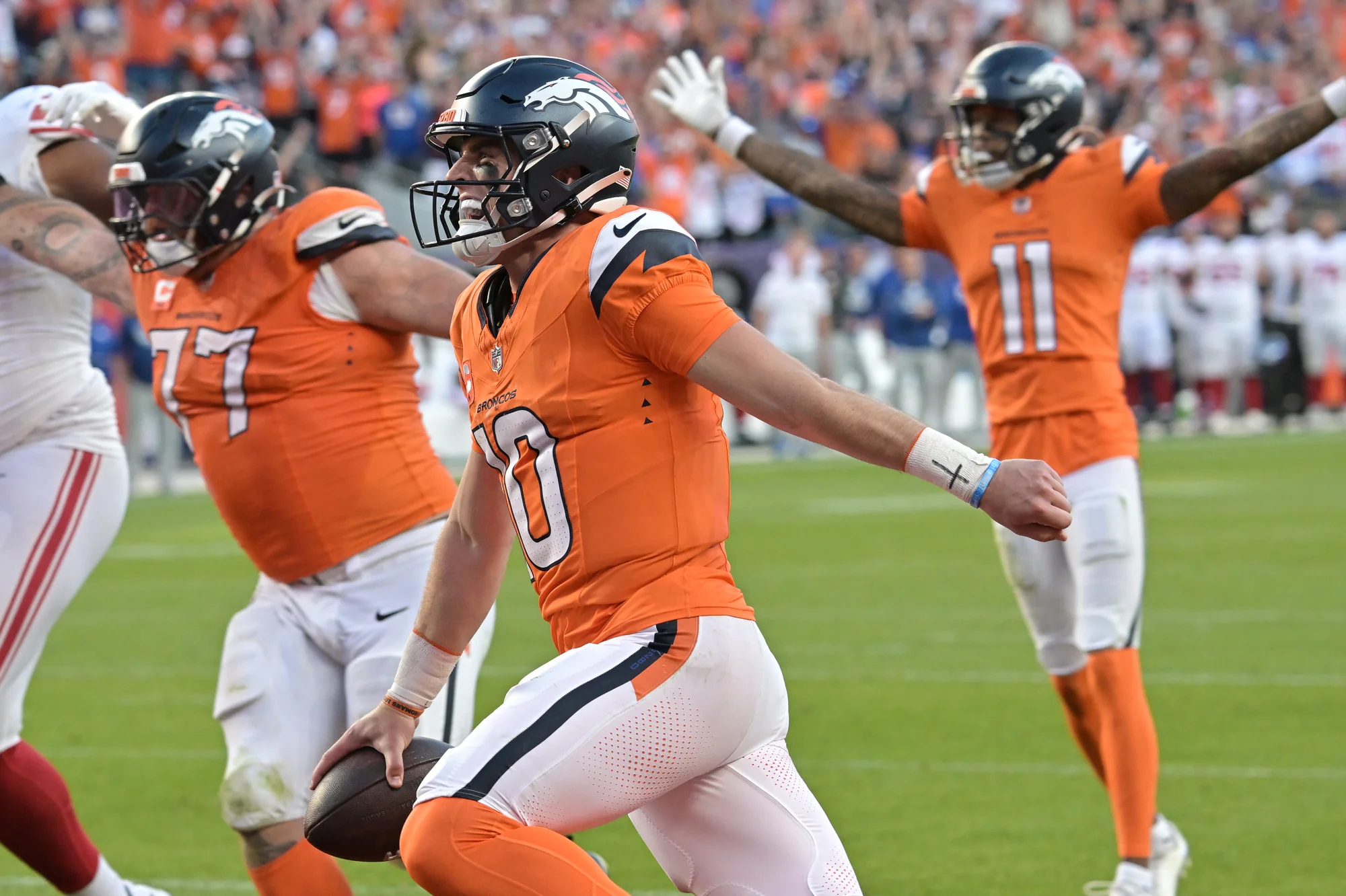 Broncos 33