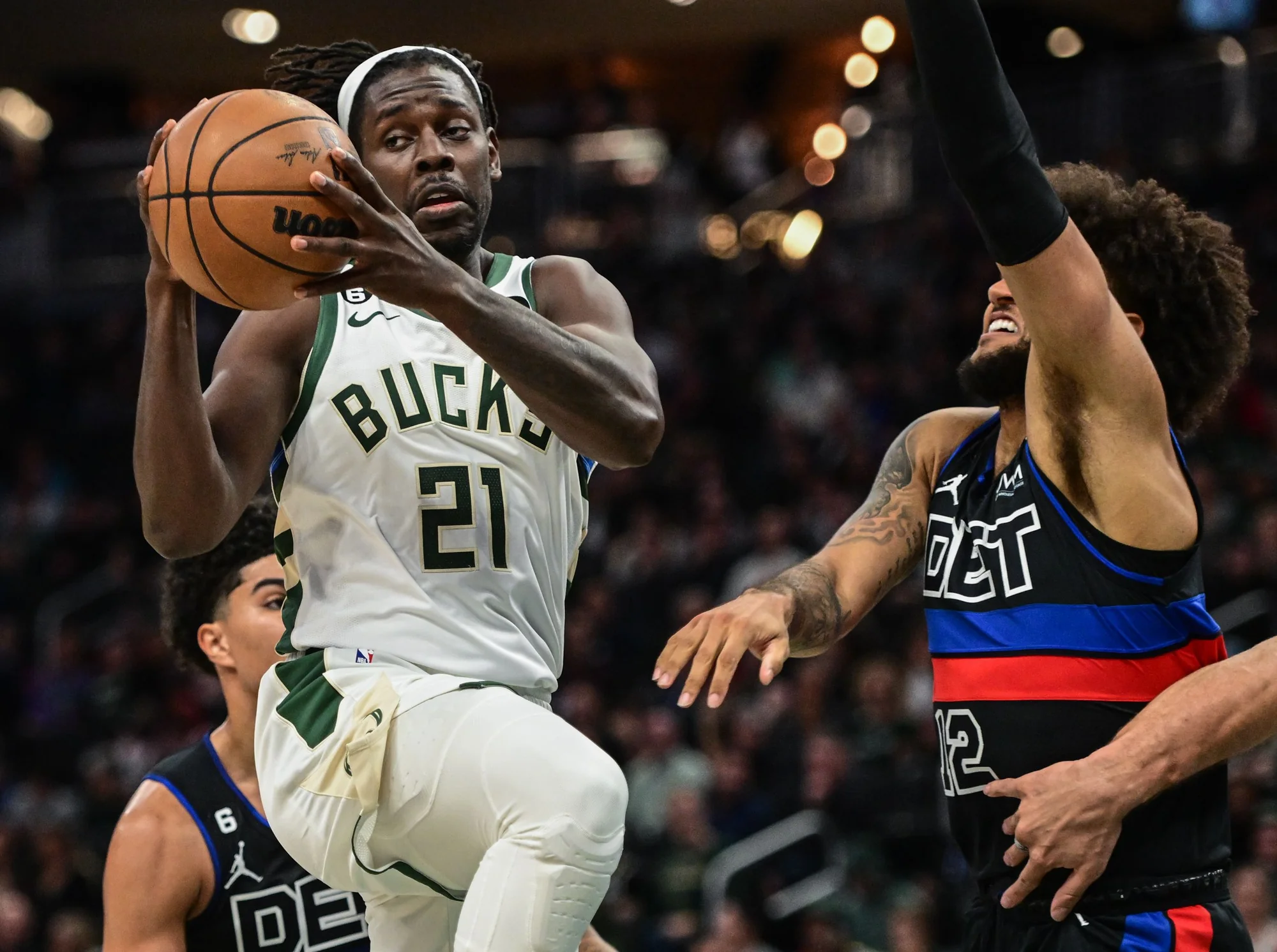 Bucks gunning for last second trade before new NBA 20251021 100703