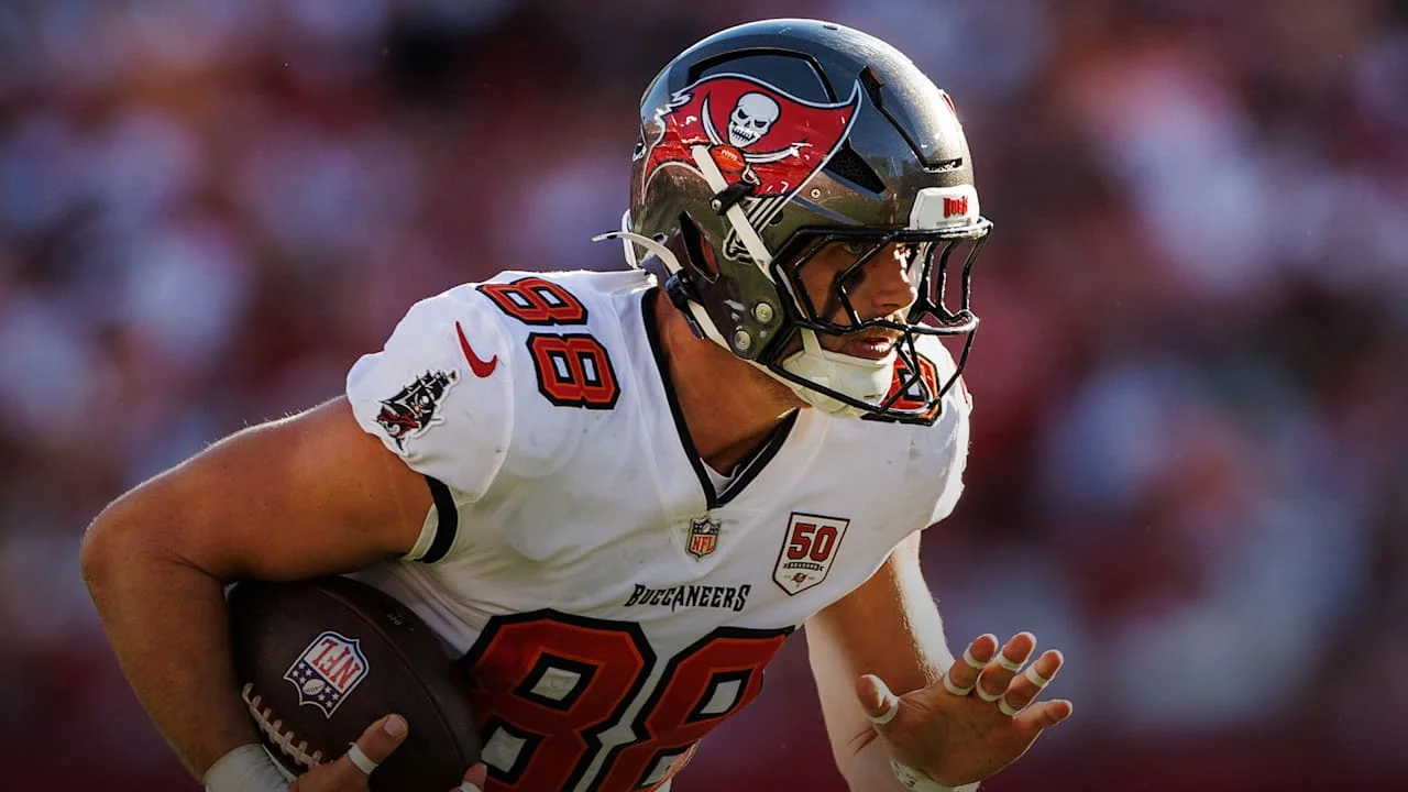 Bucs Release Week Eight Depth Chart Cade Otton Pla 20251026 222056