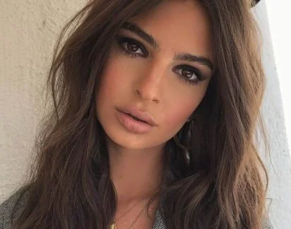 Busty Emily Ratajkowski strips topless and covers 20251025 115406