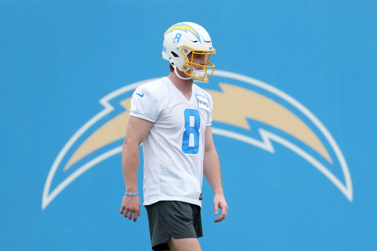 Chargers elevate RBs Nyheim Hines and Jaret Patter 20251024 002022