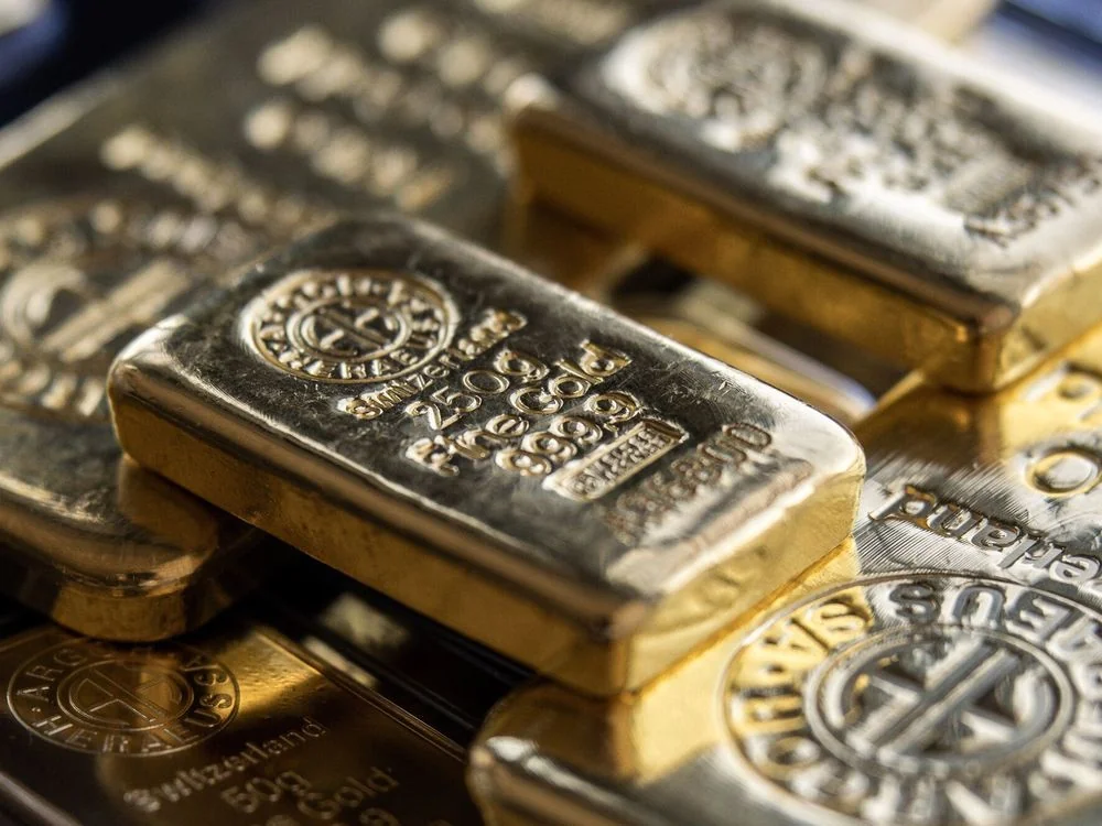 Gold retreats after record surge investors await k 20251021 161657