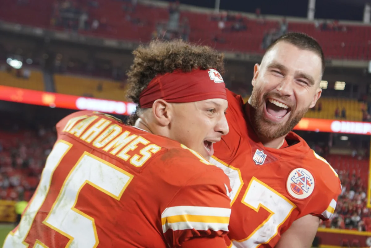 I ate at Travis Kelce and Patrick Mahomes new stea 20251021 050602