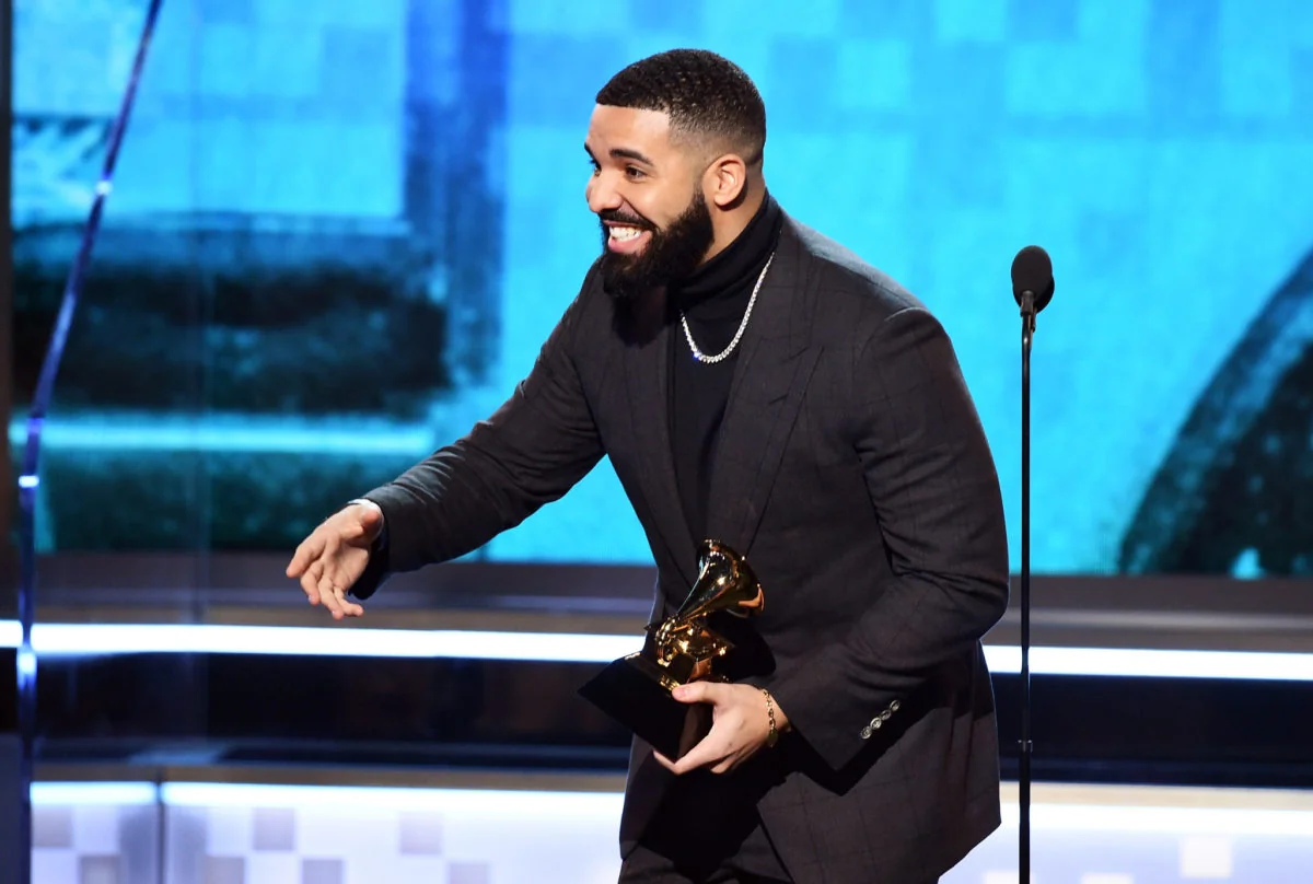 Internet reacts to Drake writing rap verse for fan 20251023 110333