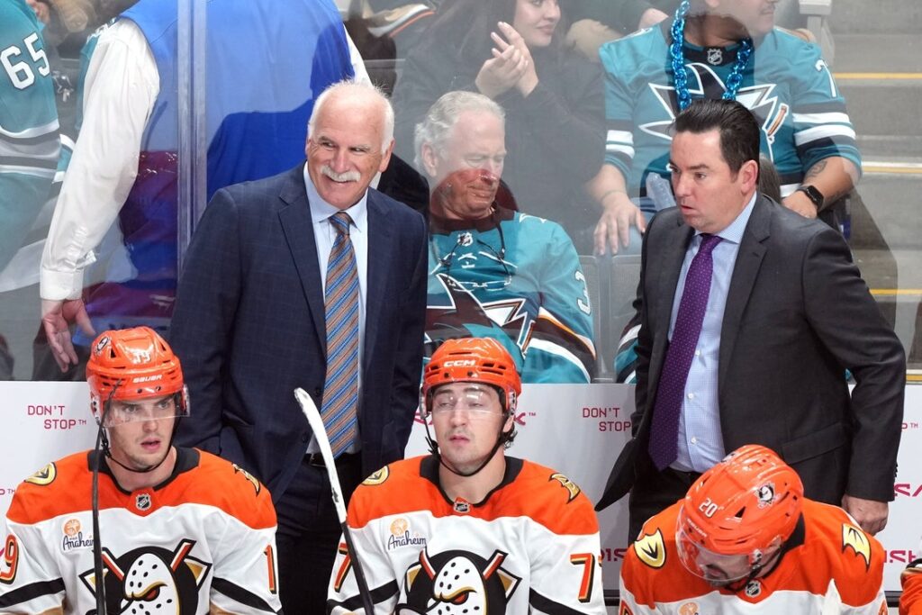 Joel Quenneville Makes First Chicago Visit As Ducks Coach 20251020 011302