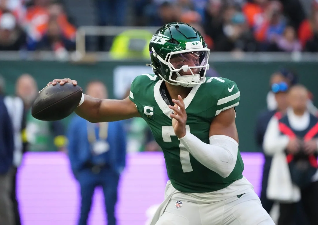Justin Fields reacts to Aaron Glenn benching him f 20251021 202313