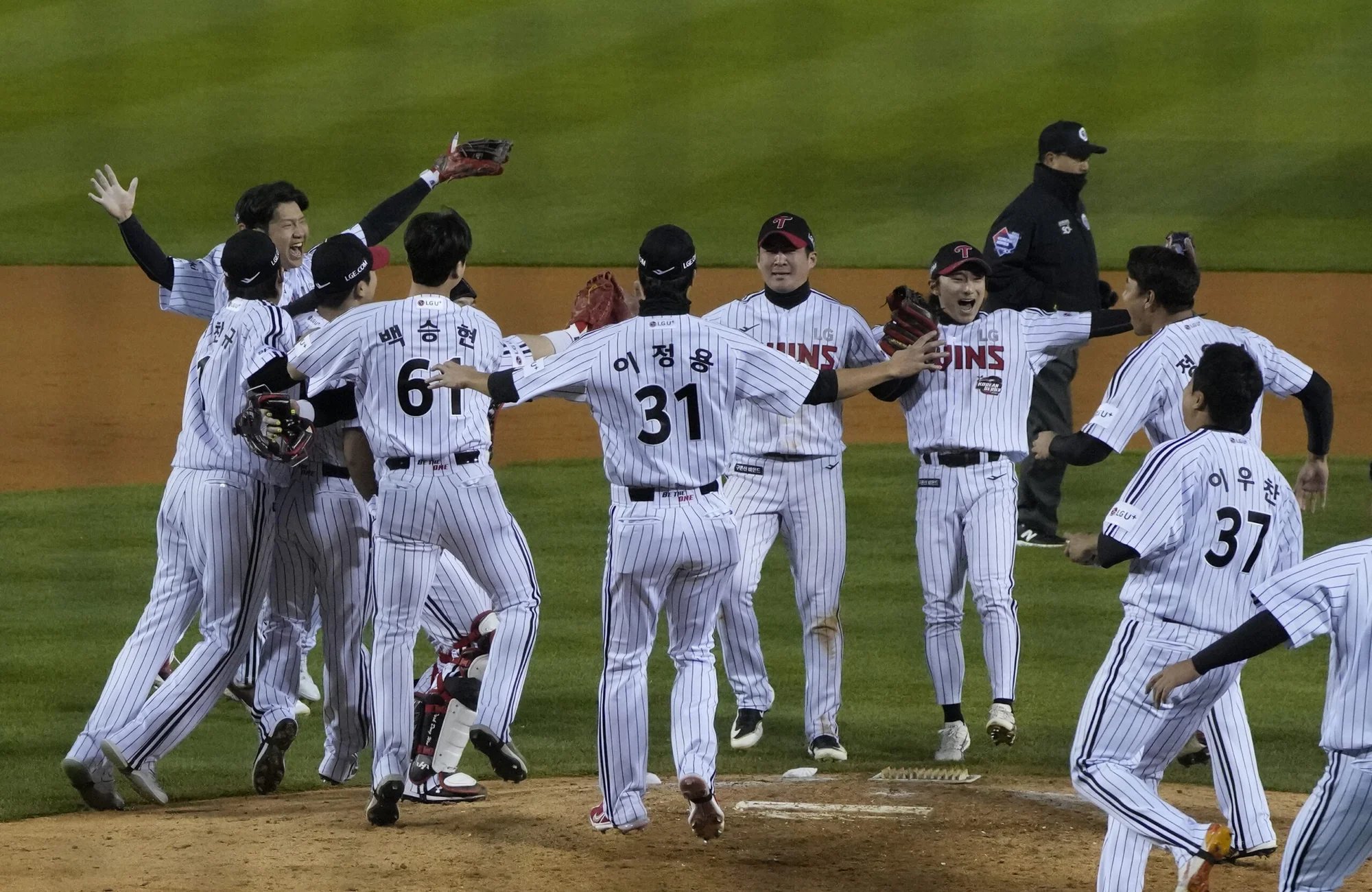 KBO LG Twins and Hanwha Eagles to Meet in Korean S 20251027 122507