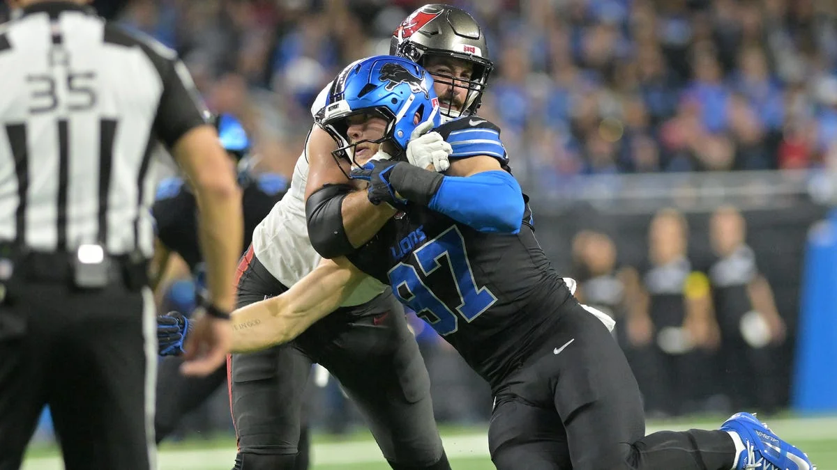 Lions Aidan Hutchinson Agree To 4