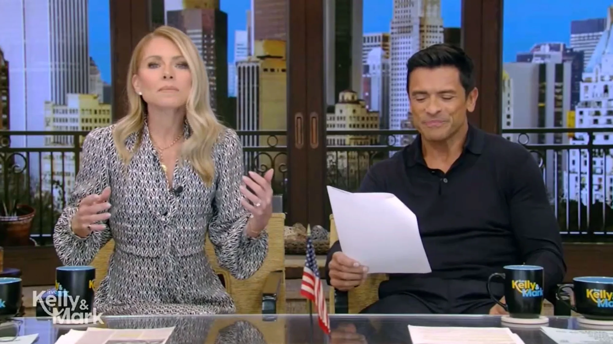 Mark Consuelos Irritated As Kelly Ripa Suggests Ai 20251023 123813