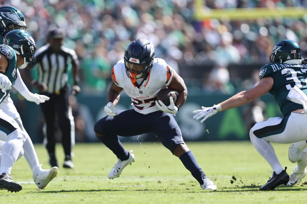 RB J K Dobbins rushes for a 32 yard gain Broncos vs Giants 20251020 012141
