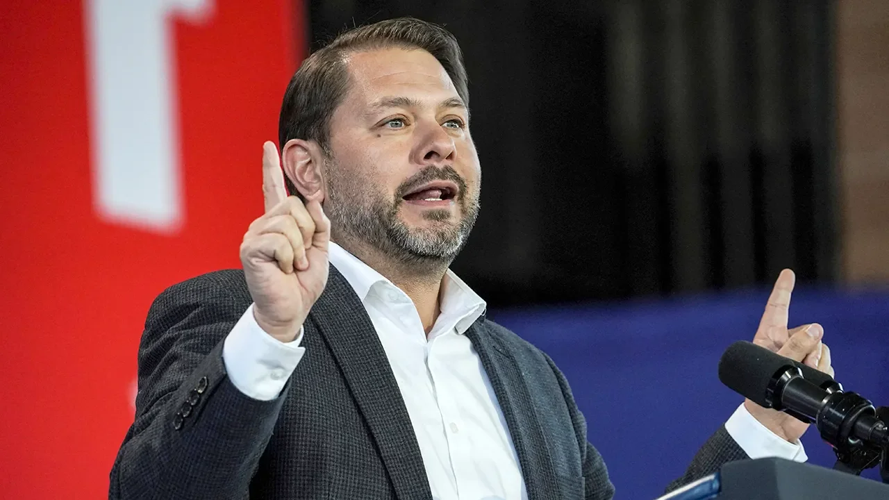 Sen Gallego Clashes With Cnbc Host Over Democratic 20251029 202914