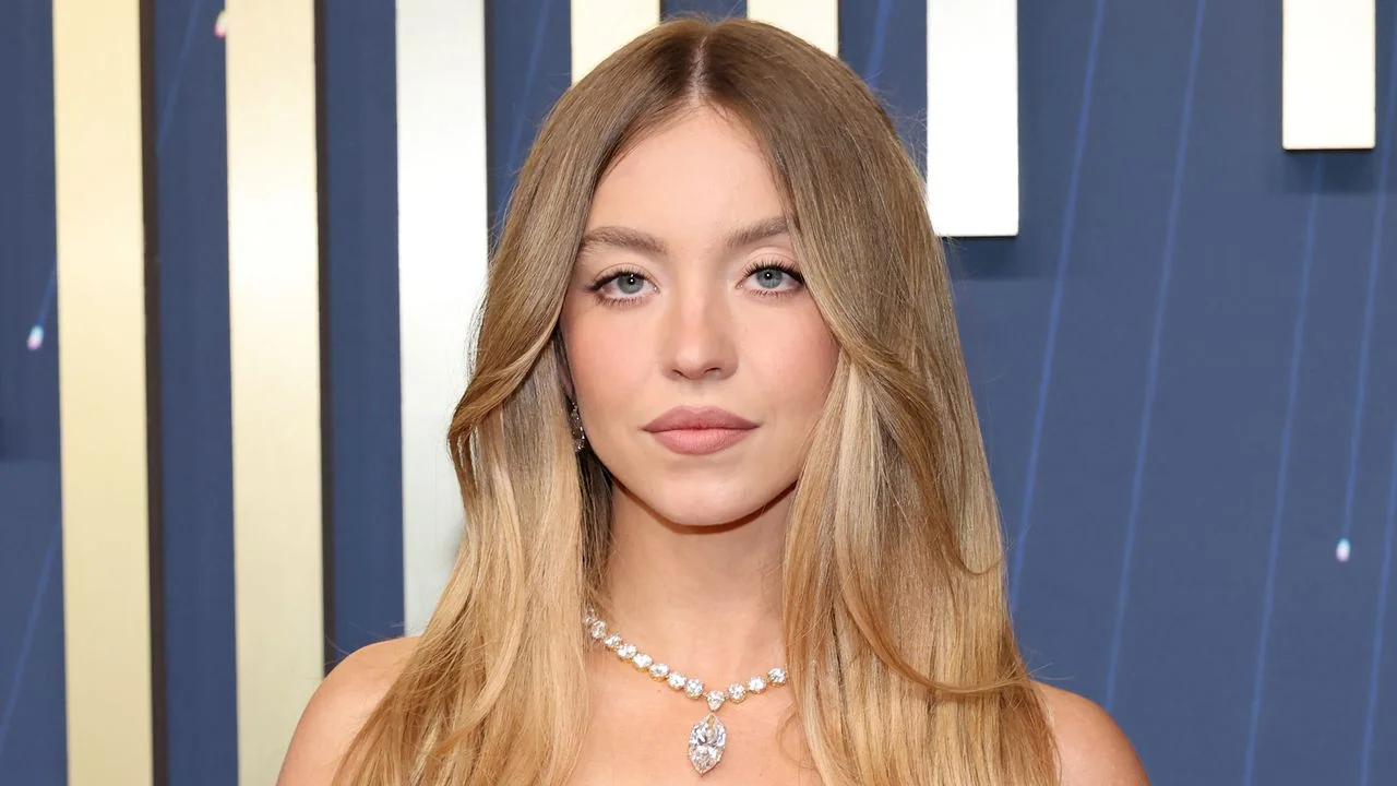 Sydney Sweeney Unveils A Short Bleached Bob 20251027 201709
