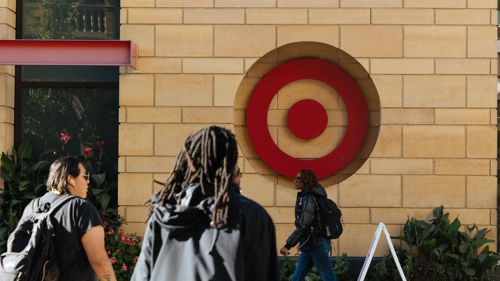 Target Layoffs Could Be An Early Warning Sign For 20251028 171157
