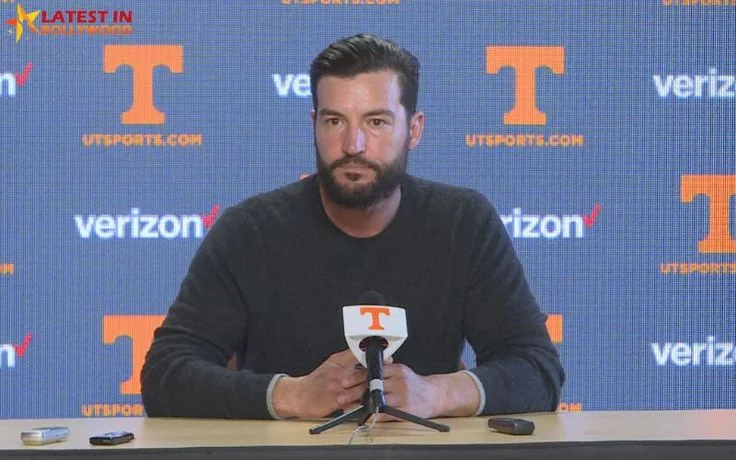 Tony Vitello accepts offer to become manager of Sa 20251022 201541