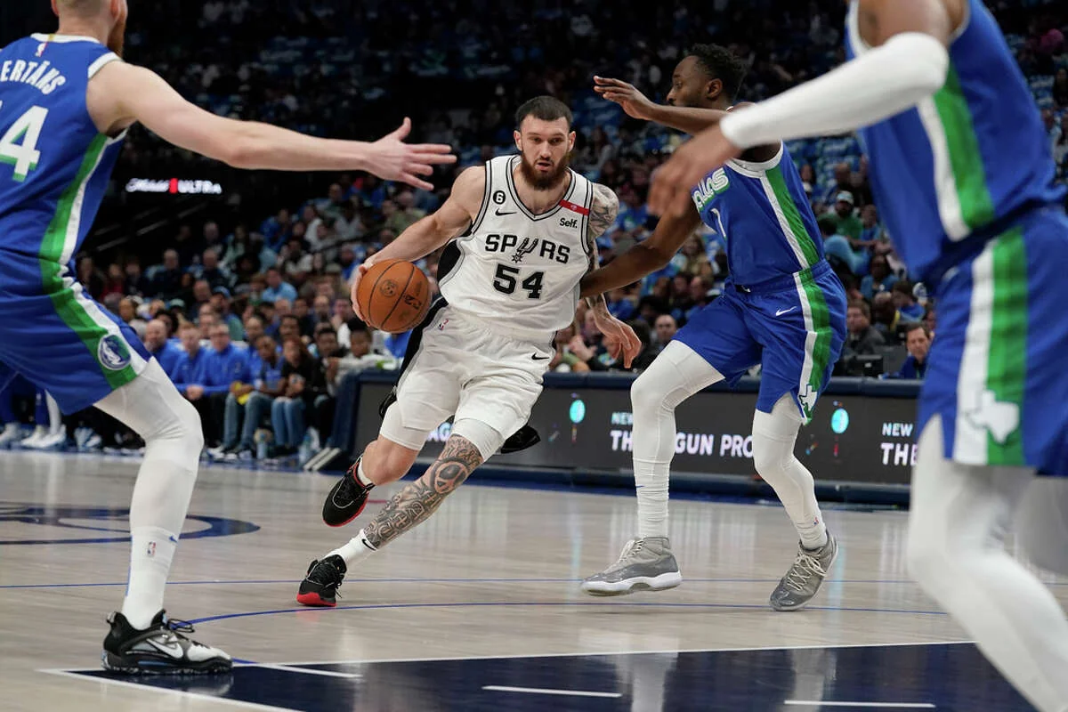 What channel is Mavericks vs Spurs NBA game tonigh 20251023 003330