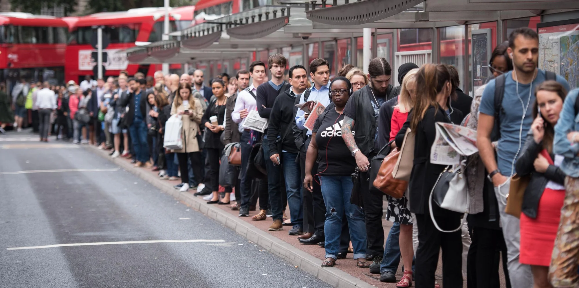Why Thousands Are Queuing For Hours In Central Syd 20251021 163025