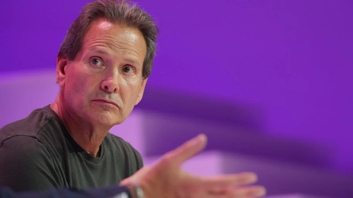 Dan Schulman Becomes Verizon CEO in 2025: What Investors Should Know About VZ’s Next Chapter