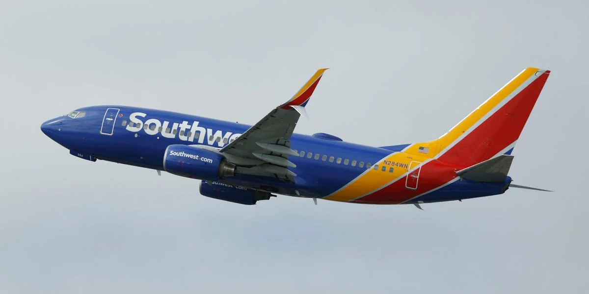 A Southwest plane had to abort its landing after a 20251103 184528