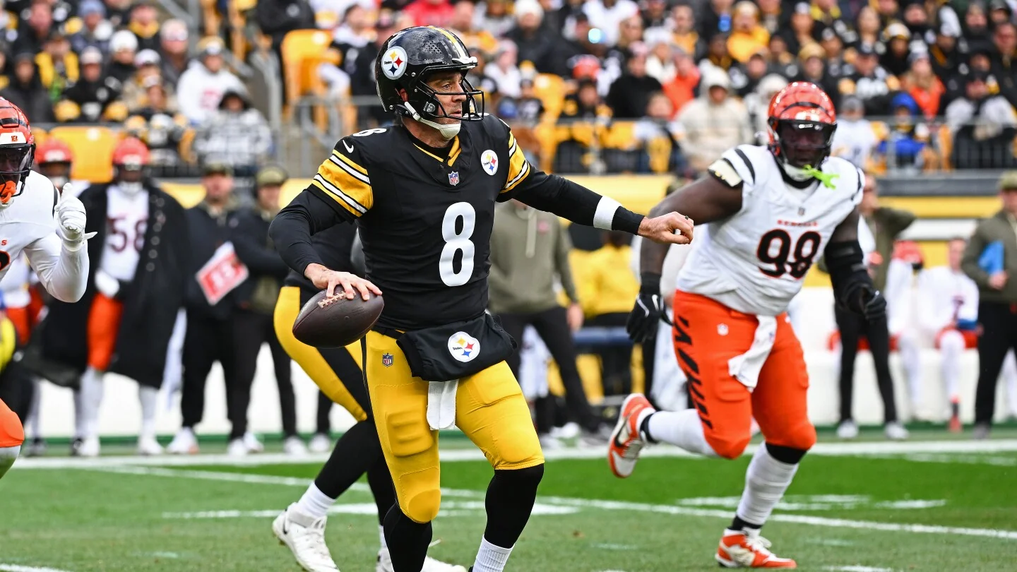 Aaron Rodgers heads to locker room early Steelers 20251116 220847