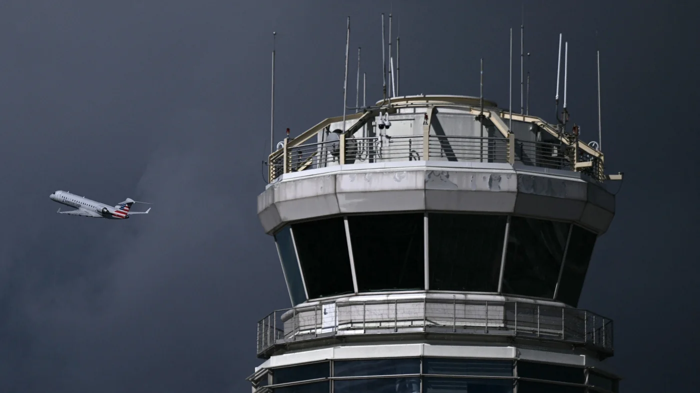 Air traffic controllers warn of tipping point as U 20251105 233414
