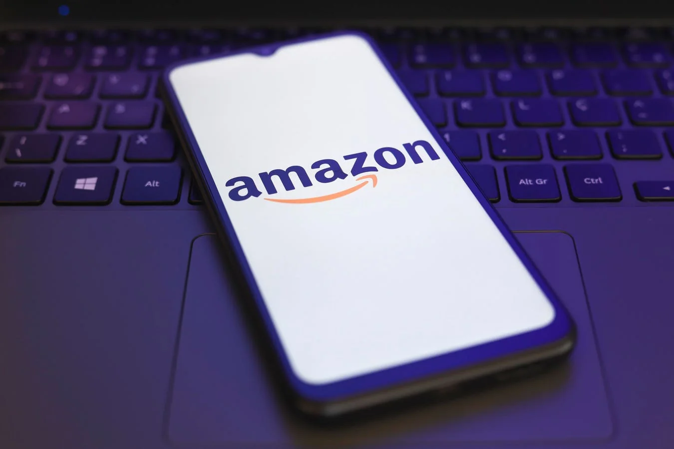Amazon Issues Attack Alert 300 Million Customers 20251126 024213