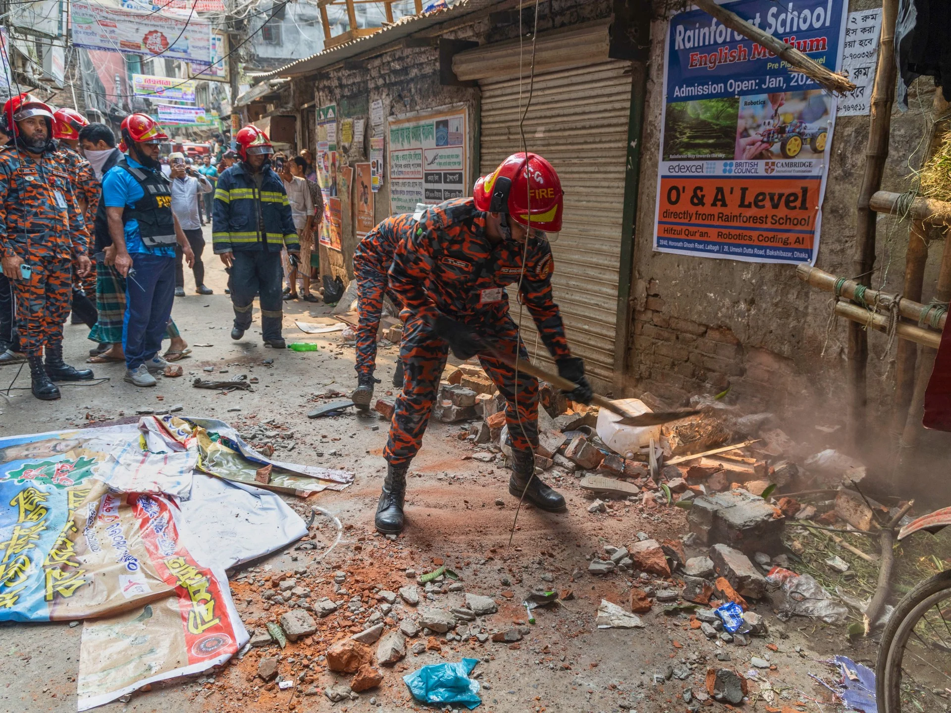 At least three killed as magnitude 55 earthquake h 20251121 123656