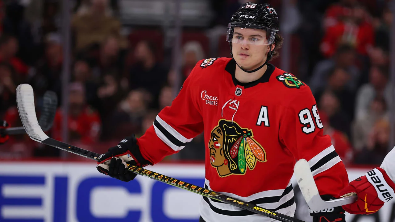 Blackhawks look to have stronger finish in tough t 20251124 021309