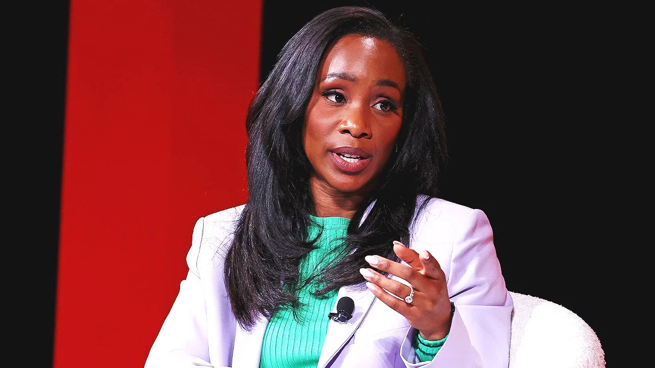 CNN host says she studies conspiracy theories to e 20251113 060324