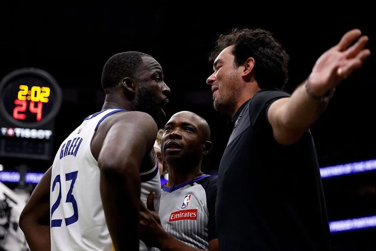 Draymond Green Confronts Fan During Warriors Pelic 20251117 101834