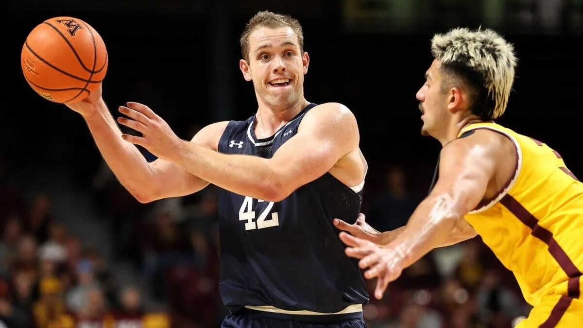 Green Bay vs Yale odds prediction 2025 Paradise Ja 20251121 191832