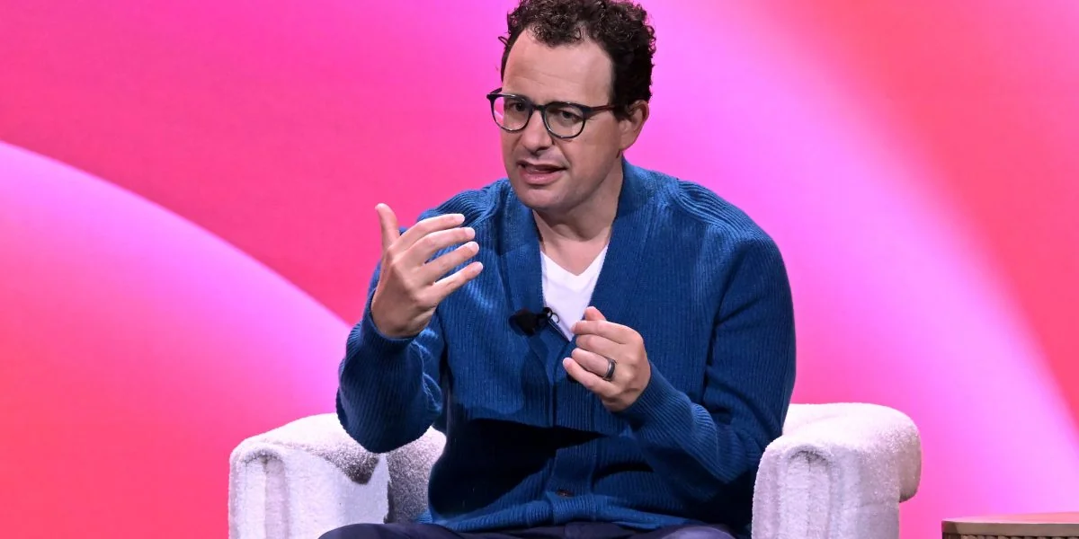 Im Deeply Uncomfortable Anthropic Ceo Warns That A 20251118 095456