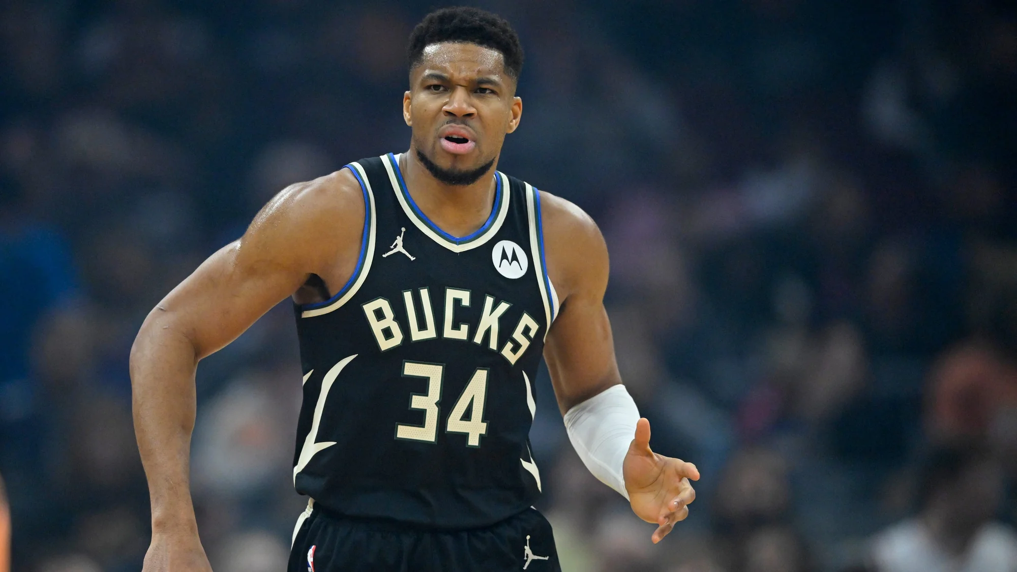 Is Giannis Antetokounmpo playing today Injury upda 20251127 020236