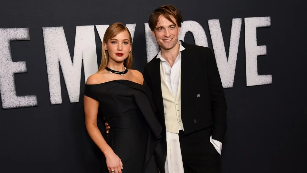Jennifer Lawrence Jokes Working With Robert Pattin 20251104 105723