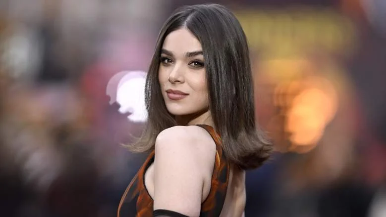 Josh Allens Wife Hailee Steinfeld Turns Heads in N 20251102 234800