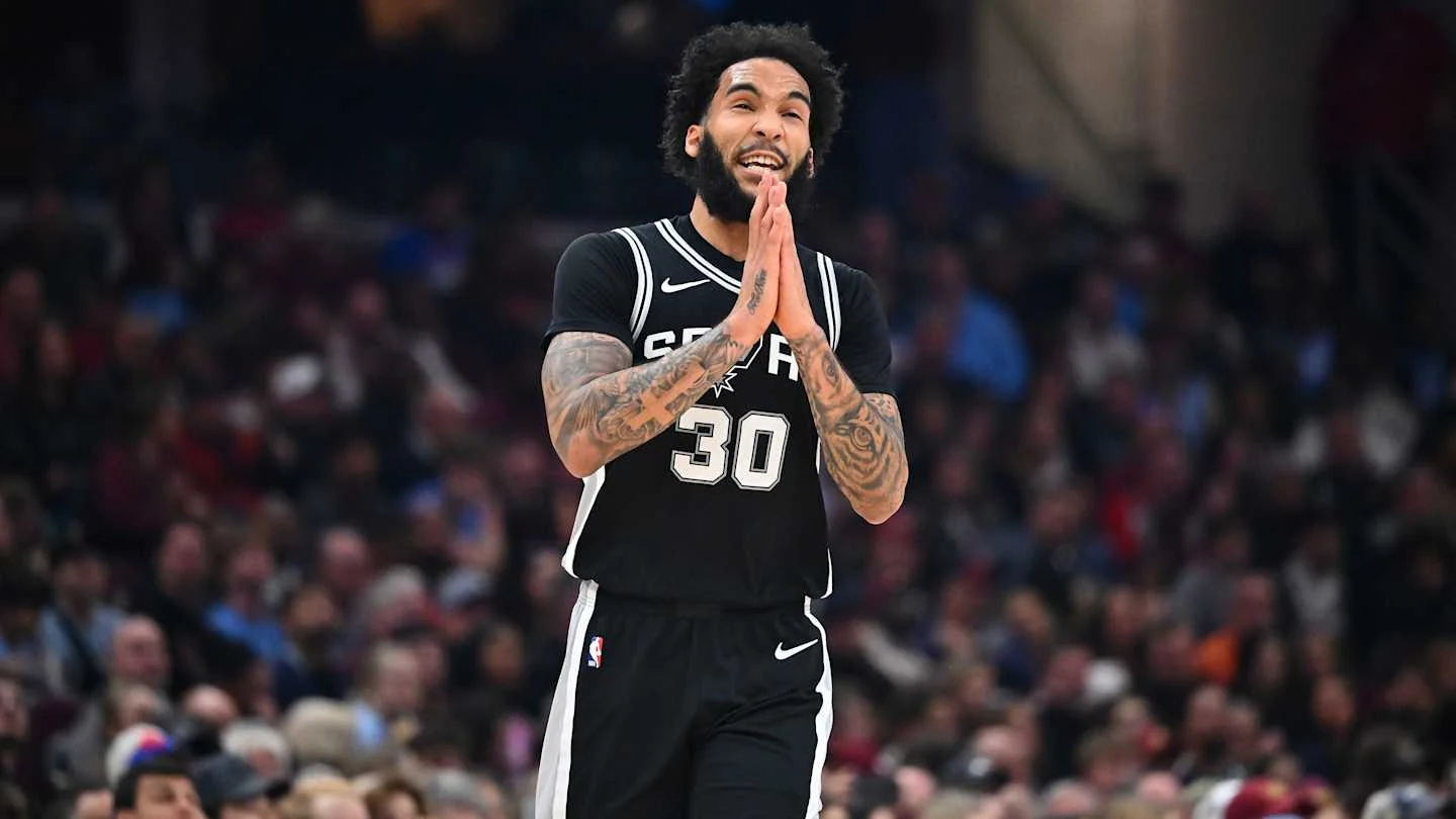 Julian Champagnie briefly remembers who the Spurs 20251108 051918