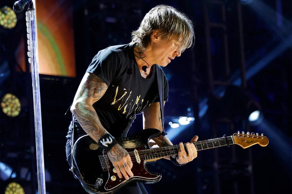 Keith Urban Plays Trumps Mar a Lago Covers Chappel 20251119 085407