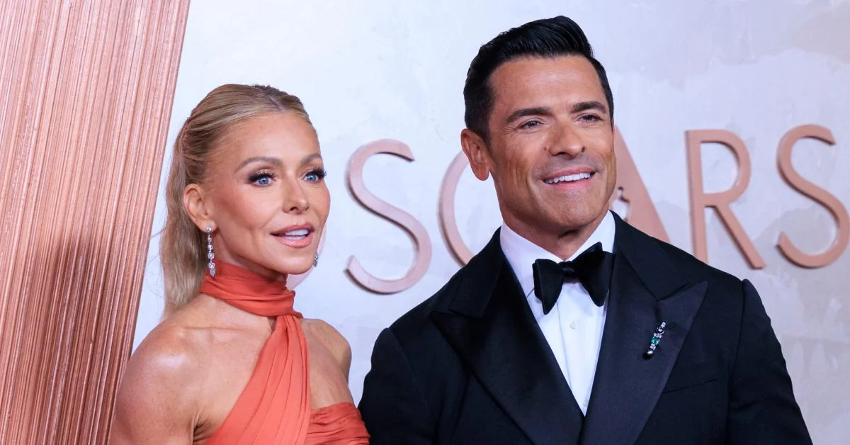Kelly Ripa Teases Mark Consuelos After Actor Says 20251113 170856