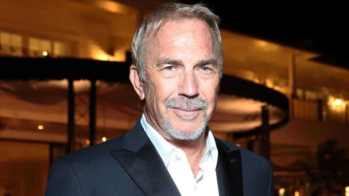 Kevin Costner Brings The Christmas Story To Life I 20251127 084924