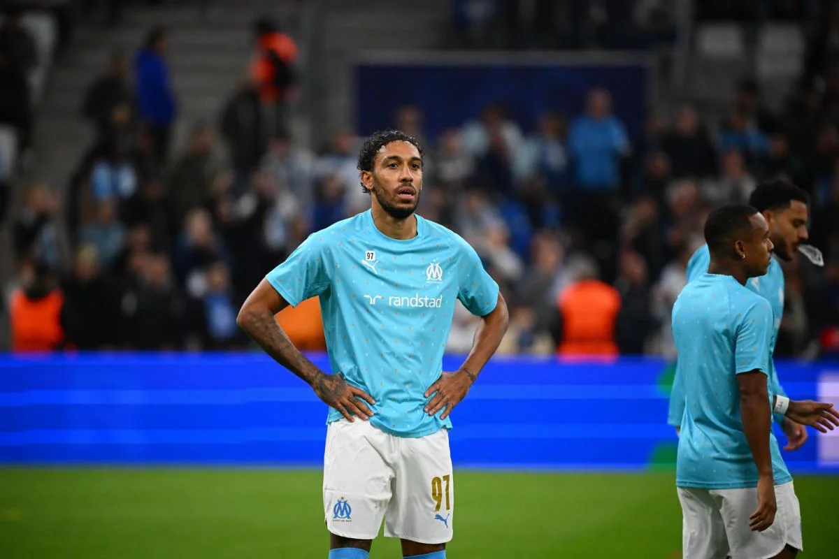 LOM avec une defense a quatre et Aubameyang en poi 20251108 174535