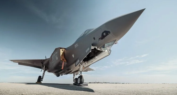 Lockheed Martin Lmt Soars On Geopolitical Tailwind 20251110 071914