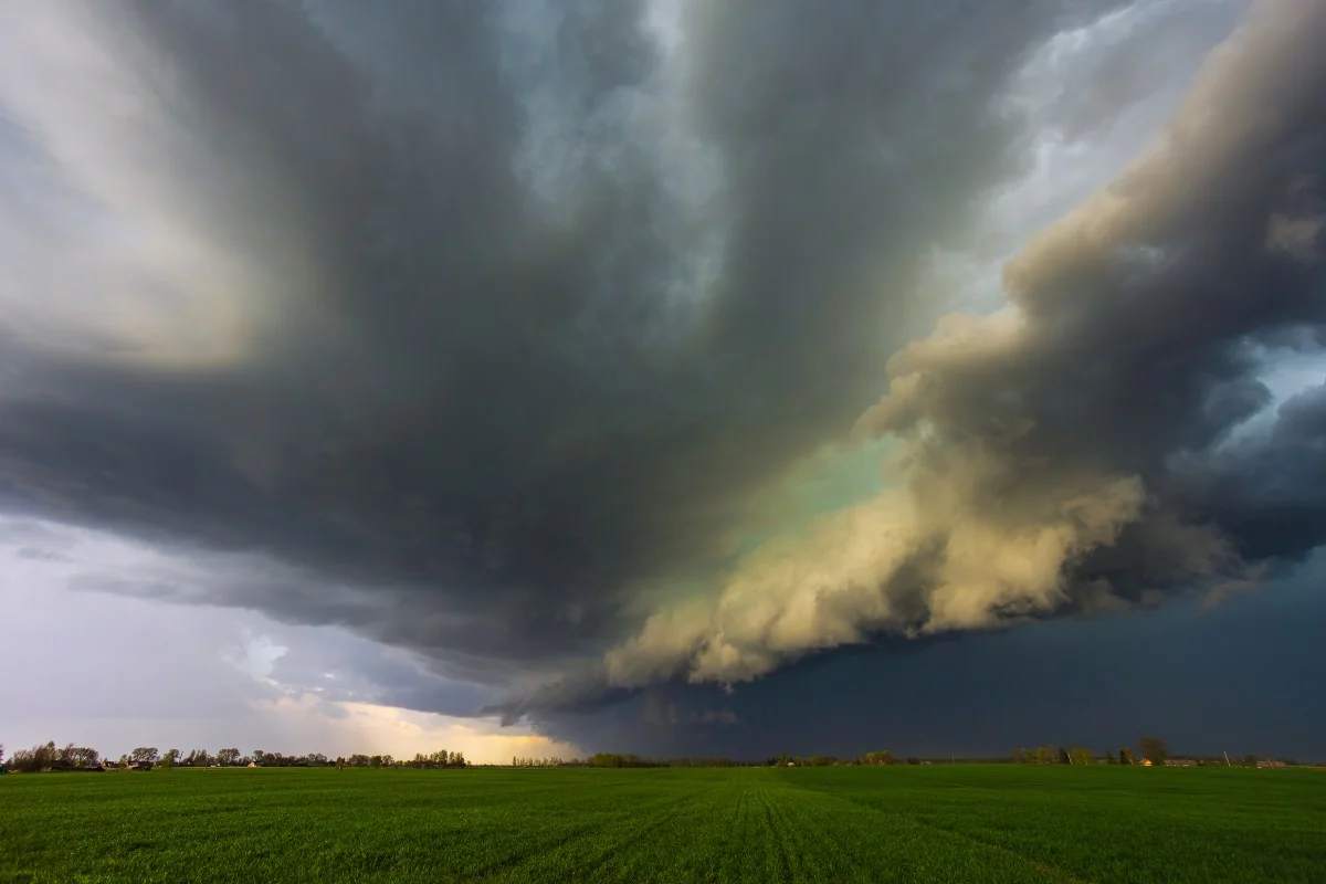 More Than 100000 People Told To Move Indoors In Ur 20251118 225238