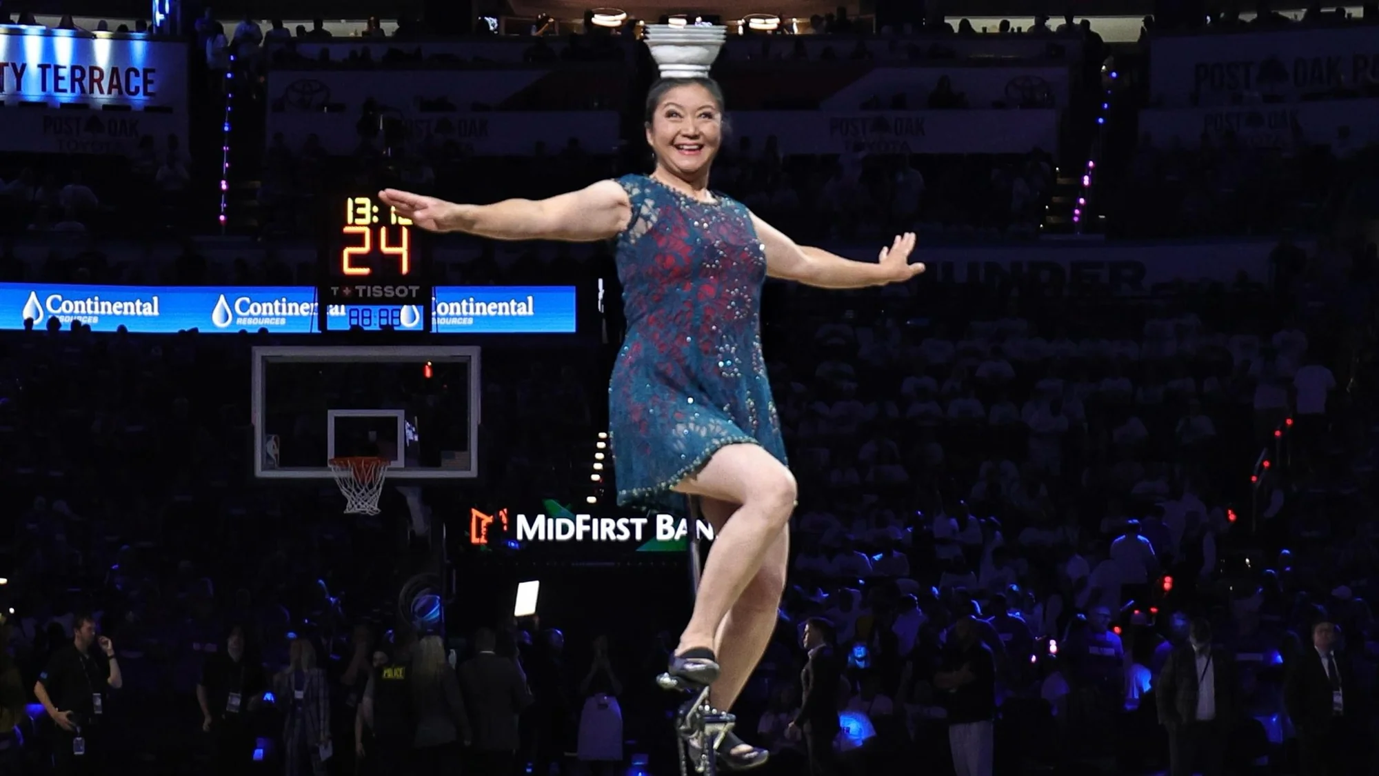 Red Panda Makes NBA Return After Wrist Injury Perf 20251105 053358