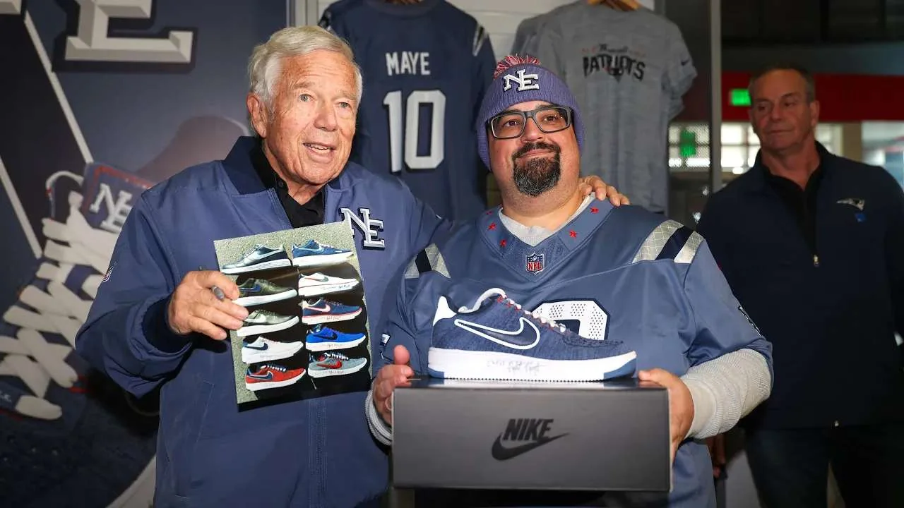 Robert Kraft Surprises Patriots Fans At The Unveil 20251114 054545