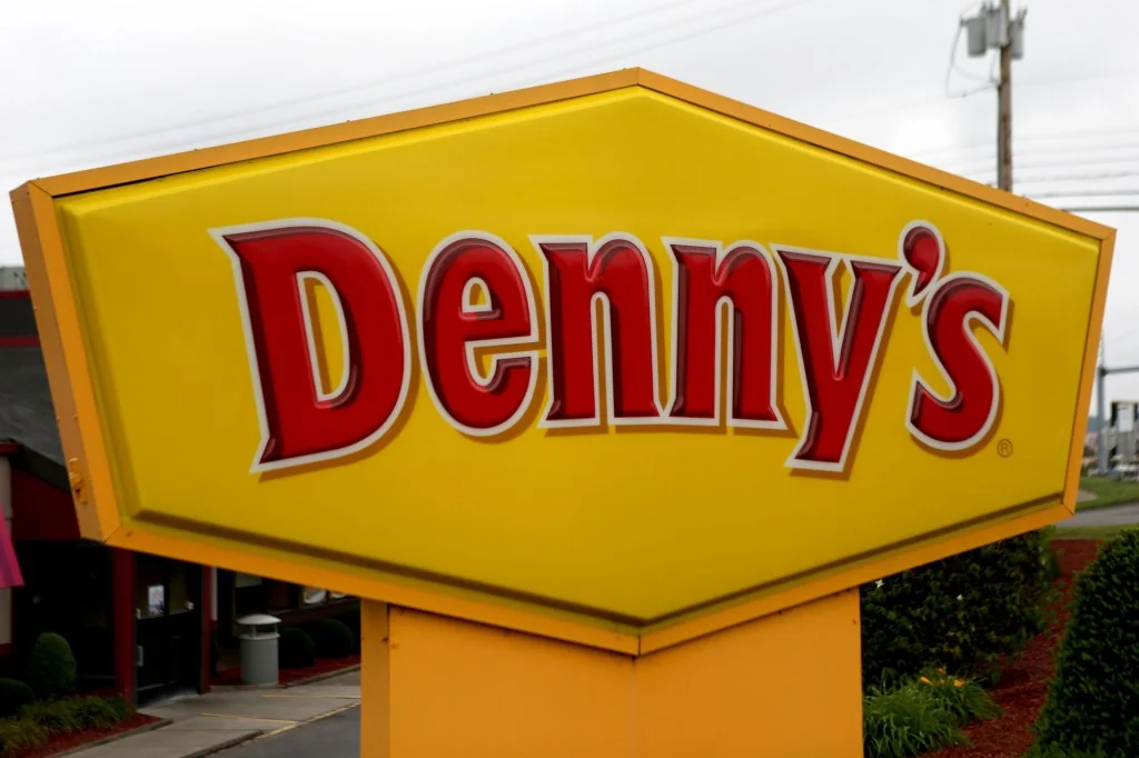 Santa Rosa Dennys closes amid sale privatization o 20251129 101758