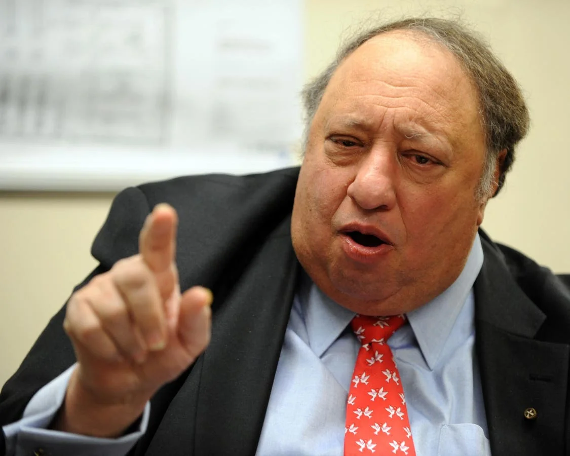 Supermarket Billionaire Threatens To Cut Workforce 20251108 011410