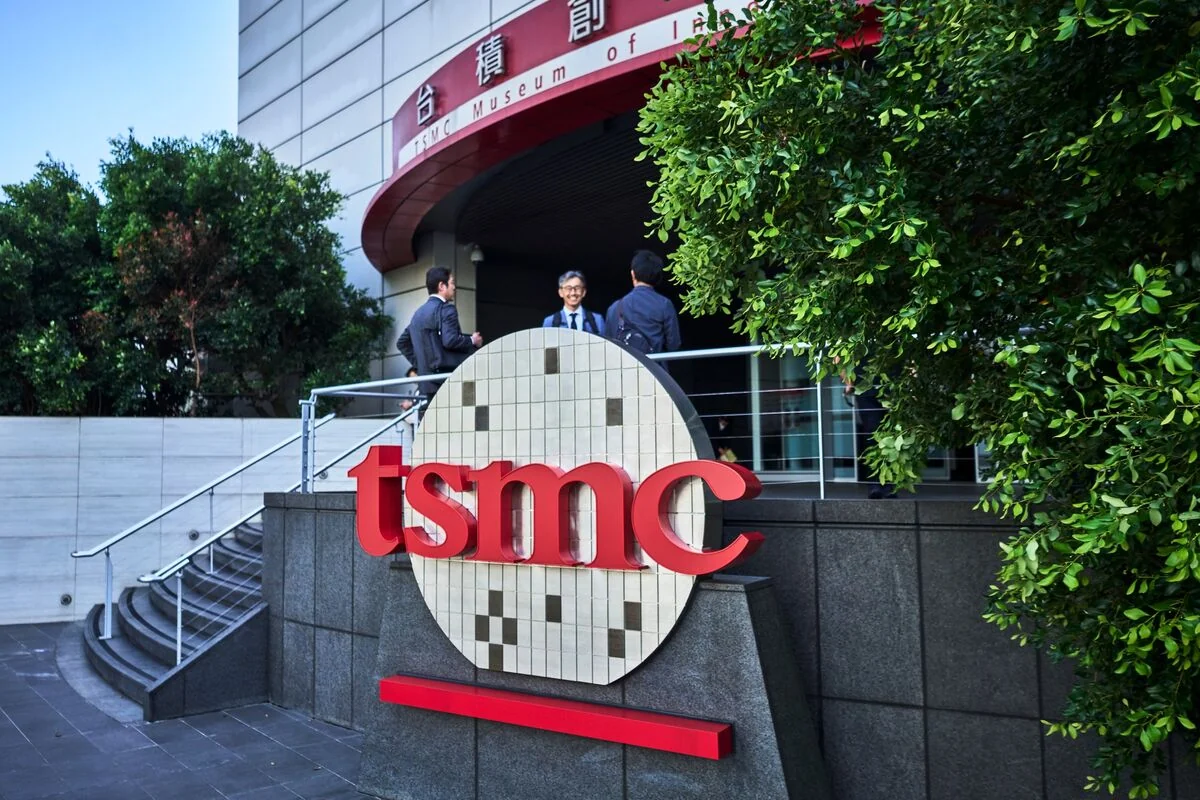TSMCs Slowing Monthly Sales Fuel AI Sustainability 20251110 114545