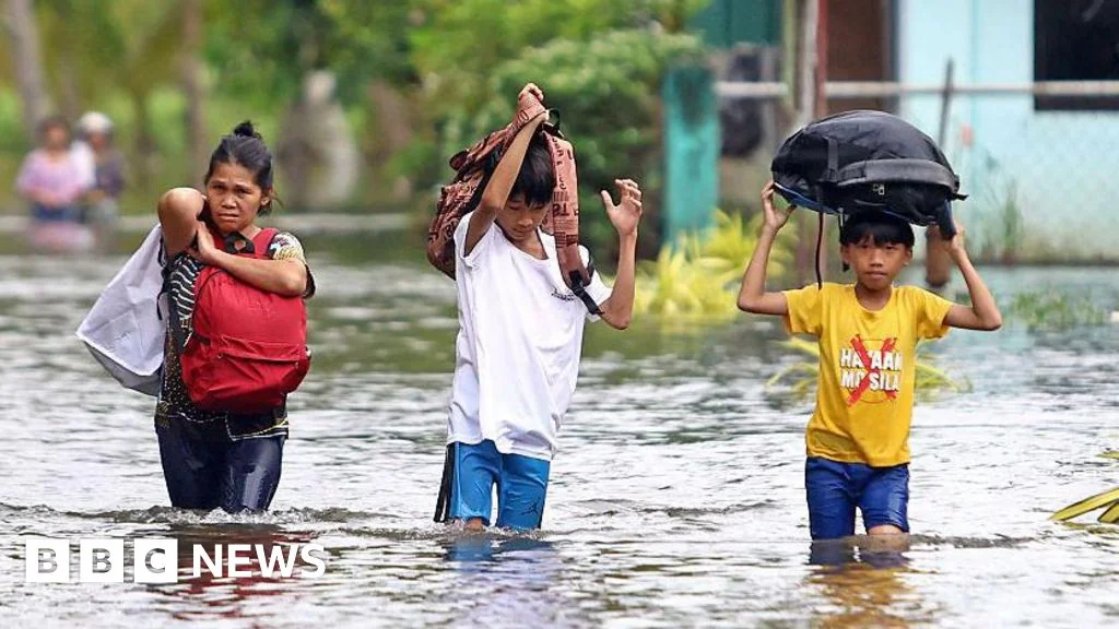 Typhoon Fung wong bears down on the Philippines af 20251109 070327