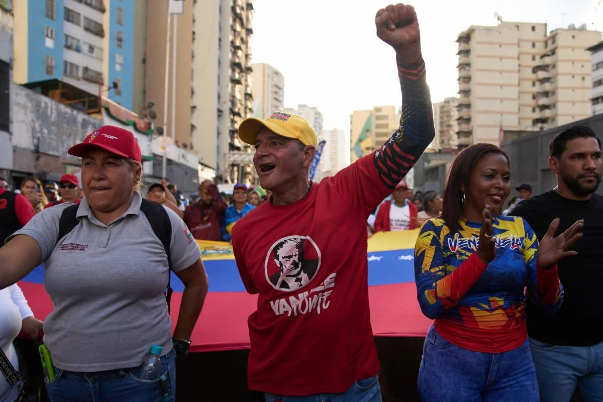 Venezuela Reacts As Us Aircraft Carrier Nears Coas 20251112 124504